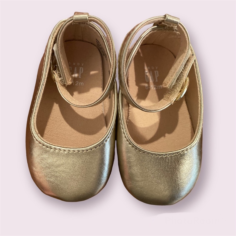 Baby Gap gold ballerina baby shoes size 6-12 months